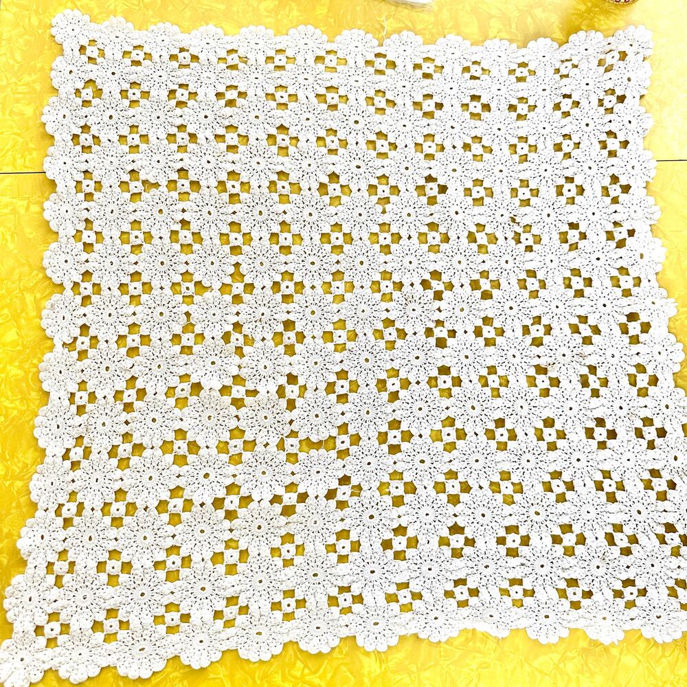 Vintage Crochet Doily Table Topper White Floral Lace 28x28 Cottage Farmhouse